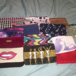 BUNDLE OF 13 MAKEUP BAGS